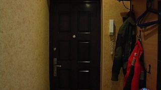 Любимая пробует секс втроем, уговорив благоверного на эту затею