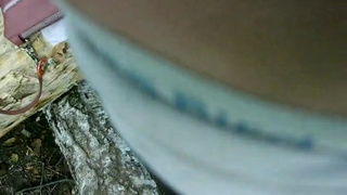 Милая блонда прильнула губами к хую незнакомца