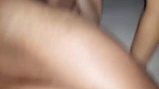 Ради любительского видео чика готова на минетик мужику с длинным членом