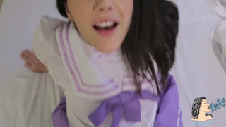 Наивная сестренка ублажает своего брата с большим толстым членом