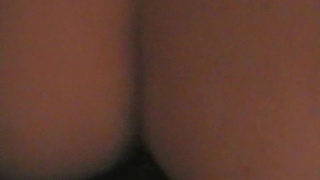 Горячая супруга отсосала хер благоверного перед сексом в пизденку крупным планом