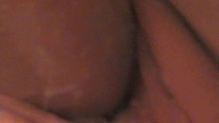 Горячая супруга отсосала хер благоверного перед сексом в пизденку крупным планом