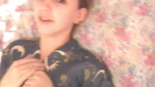 Горячая супруга отсосала хер благоверного перед сексом в пизденку крупным планом