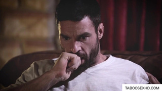 Доченька обсасывает отцовский хер после ссоры с бойфрендом