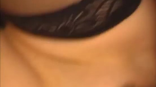 Русская зрелая баба, одетая в специальный наряд для ебли, отдается пареньку на оранжевом диване