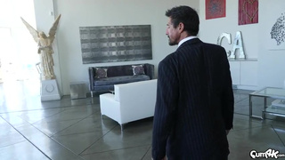 Папа присунул стоячий пенис в письку юной дочки