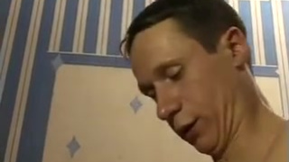 Горячий русский перепихон втроем - жаркую девушку имеют в две дырки одновременно