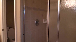 Супруг уговаривает жену на секс и шпилит