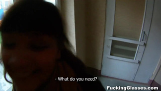 Секс на четвереньках со смазливой сучкой из России