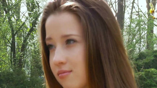 Симпатичная красавица занимается сексом со стариком