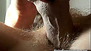 Русская студентка долбит свою волосатую вагину в одиночестве