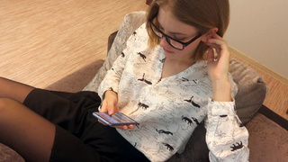 Юная секретарша перепихнулась с начальником в уютном кабинете