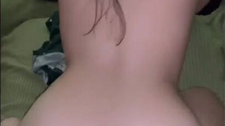 Сеструха теребонькает брату хер своими трусиками и помогает кончить