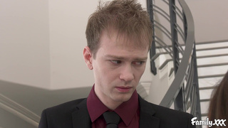 Мильфа в калготочках долбится с наивным сыном в его день рождения