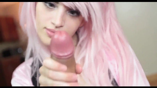 Приятная анимешница мастурбирует своему парню стояк до оргазма