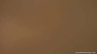 Пацан снимает частный секс со своей милой малышкой