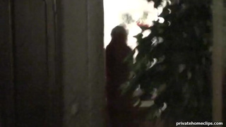 Пацан снимает частный секс со своей милой малышкой