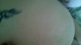 Снимая домашний секс с женушкой крендель кончил ей в задницу