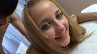 Милая длинноногая бестия пришла к бойфренду за дозой траха