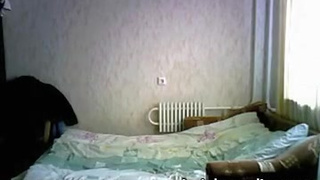 Ебарь жарит сисястую шлюху у себя дома