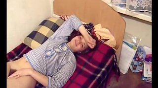 Приватный секс сучки с мохнатой киской и её молодого бойфренда