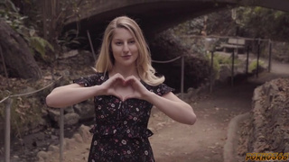 Сосед жестко пердолит подружайку после минета