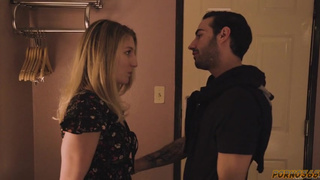 Сосед жестко пердолит подружайку после минета