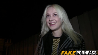 Белокурая Девушка сразу согласилась на частный секс