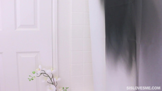 Красивая сеструха обожает большой хуй брата