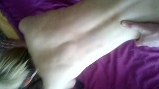 Занялся сексом дома с коротковолосой второй половинкой на камеру