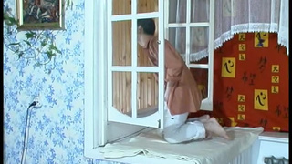 Зрелка облизала стояк своего сына