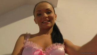 Юная ночная бабочка из России отсосала состоятельному старику за деньги