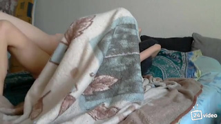 Любительский секс русской юной парочки на диване