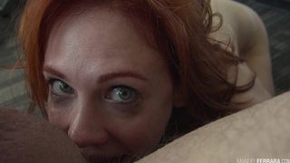 Супруга отсасывает толстый конец рогоносца в спальне на кушетке