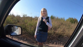 Водила остановился выебать юную малышку которая идет после учебы