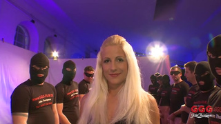 Телочки едят малафью и отсасывают огромные члены в порно подборке