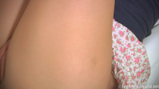 Страстный секс молодых на кушетке