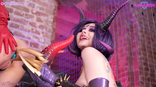 Грязные шлюшки-чертовки жестко трахаются с секс-игрушками