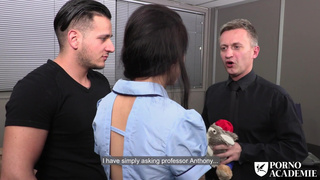 Русский декан с учителем жестко шпилят в ротик и пещерку нерадивую студентку