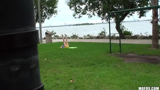 Эта блонди делает супер минетик