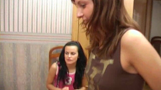 Собравшись вместе студенты замутили вечеринку с групповым сексом