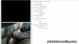 Малышка из России соблазнила пацана своими титьками в видео чате