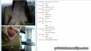 Малышка из России соблазнила пацана своими титьками в видео чате