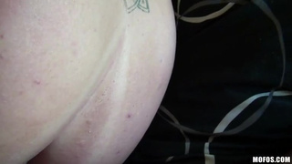 Чика соблазнила дорогого своими горячими большими дыньками