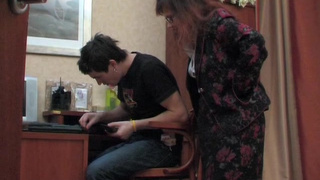 Компьютерный гений чпокнул матюрку в кабинете