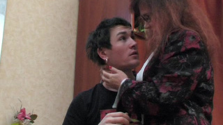 Компьютерный гений чпокнул матюрку в кабинете