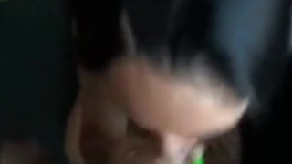 Горячая брюнетка из России делает парню отсос