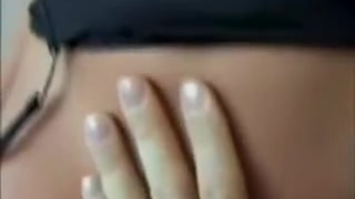 Горячая брюнетка из России делает парню отсос