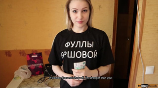 Сводный брат заставляет сеструху сосать хер, поймав ее на краже денег