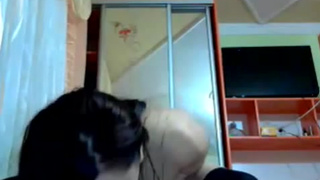 Красотка орет от оргазма